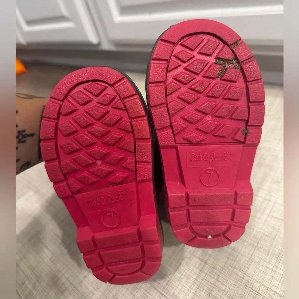 Cat and jack snow boots size 7